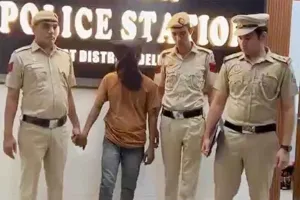 Delhi: फर्जी प्रोफाइल से महिलाओं को ब्लैकमेल करने वाला आरोपी लखनऊ से धरा गया
