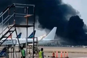 Dhaka Airport Fire: ढाका एयरपोर्ट पर भीषण आग, हवाई सेवा बाधित