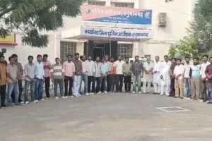 खाने के रुपए मांगे तो होटल में की तोड़फोड़!