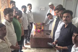 Valmiki Jayanti: कांग्रेसियों ने मनाई वाल्मीकि जयंती, अर्पित किए श्रद्धासुमन