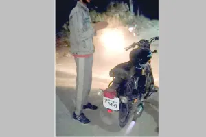 दभेड़ी खुर्द चौकी प्रभारी जितेंद्र त्यागी ने सीज की पटाखा बुलेट