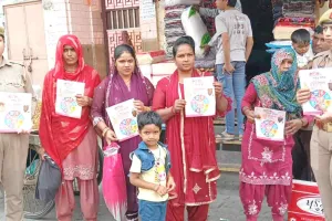 Mission Shakti बाजारों में पहुंचकर महिलाओं को बांटे पंपलेट