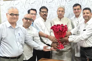 कांग्रेस लोकसभा प्रभारीओ ने अध्यक्ष राव नरेंद्र से शिष्टाचार मुलाकात कर किए पुष्प गुच्छ भेंट