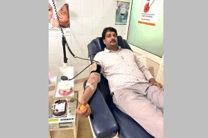 Blood Donation: कर्नाटक के सेवादार किशोर इन्सां ने किया रक्तदान