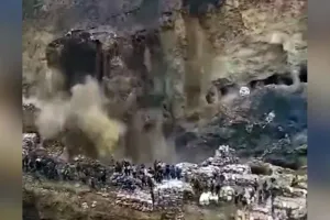Congo Landslide: कांगो में अवैध सोना खदान में भूस्खलन होने से मची चीख़-पुकार, 100 से अधिक लोग मौत के मुँह में गए