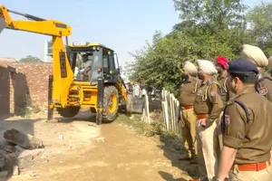 पंजाब पुलिस और मार्केट कमेटी की संयुक्त कार्रवाई, धनौला में कुख्यात तस्कर का अवैध निर्माण ढहा