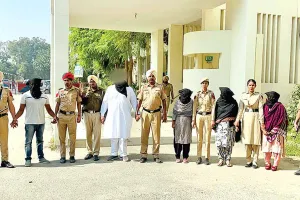 Blackmail Gang: ब्लैकमेल गिरोह का पर्दाफाश, तीन महिलाओं सहित छह गिरफ्तार