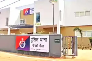 गर्दन में तेजधार हथियार घुसाकर व्यक्ति की हत्या, शव नाले में फेंका