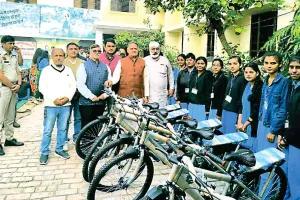 Hansi: साइकिल मिलने पर खिले हांसी की 89 बेटियों के चेहरे