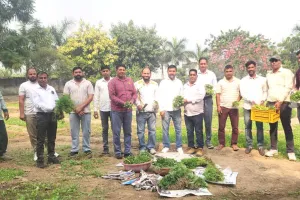 पर्यावरण संरक्षण के लिए फूलों की पौध वितरण की शुरुआत