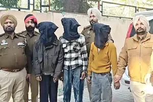 सामूहिक दुष्कर्म मामले के तीन आरोपी गिरफ्तार, चौथा फरार, दो बाईक बरामद