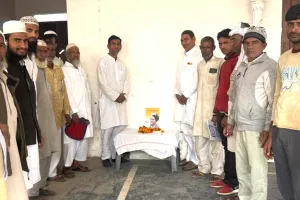 कांग्रेसियों ने जन्मदिन पर इंदिरा गांधी को अर्पित की श्रद्धांजलि