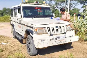 राघा छोटी के पास बारातियों की गाड़ी को चालक द्वारा पलटी मरवाने से दो बारातियों की मौत व छ: घायल, हिसार रेफर
