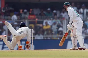 IND vs SA 2nd Test: गुवाहाटी टेस्ट में टीम इंडिया साउथ अफ्रीकी टीम को नहीं रोक पा रही, लगातार बढ़ रहा पहाड़ जैसा स्कोर