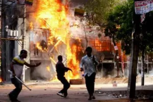 Bangladesh Tensions: बांग्लादेश में हिंसा जारी, भारतीय वीज़ा सेंटर अगले आदेश तक बंद