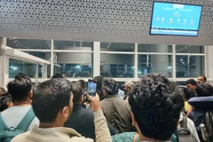 Flights Delayed: माइक्रोसॉफ्ट विंडोज़ सर्विस बाधित! इंडिगो, स्पाइसजेट और एयर इंडिया की बेंगलुरु से 42 फ्लाइट रद्द