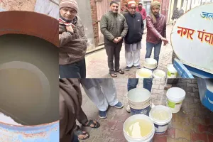 दूषित पेयजल की आपूर्ति को लेकर नगर पंचायत के खिलाफ फूटा लोगों का गुस्सा, अधिकारियों के खिलाफ कार्रवाई की मांग 