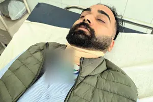 युवक के गले में चाईना डोर फंसने से गंभीर चोट, लगे 15 टांके, किया रेफर