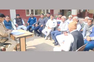 धारूहेड़ा थाना परिसर में पुलिस, पंचों व सरपंचों की बैठक आयोजित