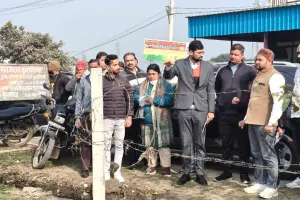सीडीओ अभिनव गोपाल ने ग्राम चौपाल में किया ग्रामीणों से संवाद