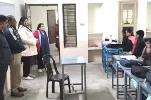 छात्र-छात्राओं को दी सड़क सुरक्षा संबंधी जानकारी