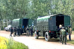 Indian Army: डोडा में सेना का वाहन खाई में गिरा, वाहन में 17 जवान सवार थे