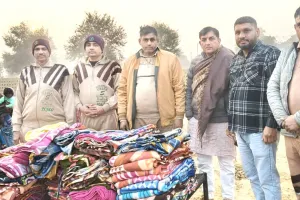 ठिठुरती सर्दी में सेवा की गर्माहट, राजसिंधु ब्लॉक की साध-संगत ने बांटे कंबल