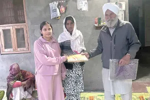 ब्लॉक रानियां के इस इन्सां परिवार ने 121 जरूरतमंदों को ठंड से बचाने के लिए किया वस्त्र वितरण