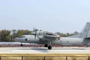 Air Force: असम में एयरफोर्स को मिली नई इमरजेंसी लैंडिंग फैसेलिटी, पीएम मोदी के सी-130 जे एयरक्राफ्ट के उतरते ही एयर स्ट्रिप हुई सक्रिय