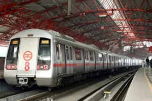 Delhi Metro Accident: दिल्ली में नाबालिग ने लगाई मेट्रो के आगे छलांग, मौत
