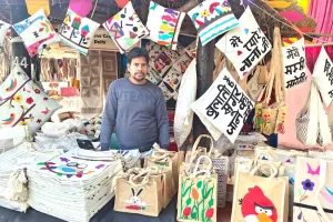 Surajkund Mela: अंतरराष्ट्रीय आत्मनिर्भर क्राफ्ट फेस्टिवल, जूट से बने उत्पाद पर्यटकों के बीच हो रहे लोकप्रिय