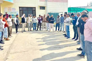 HKRN: डीसी रेट कर्मचारियों को एचकेआरएन में भेजने के विरोध में बिजली निगम कर्मियों का प्रदर्शन