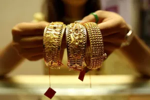 Gold-Silver Price Today: सोने-चांदी की कीमतें गिरी, चांदी 2 प्रतिशत तक फिसली, कारण डॉलर की मजबूती