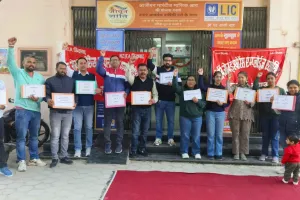 LIC Employees Strike: विदेशी निवेश व एफपीओ के विरोध में एलआईसी कर्मचारियों की हड़ताल