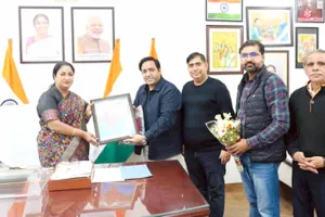 CM Rekha Gupta: मुख्यमंत्री रेखा गुप्ता को जनता के प्रति उनके उल्लेखनीय कार्यों के लिए 50वें मातृश्री अवॉर्ड से किया सम्मानित