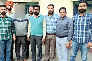 Sub-Inspector Arrested: सब-इंस्पेक्टर को 50,000 रुपये रिश्वत लेते रंगे हाथों गिरफ्तार