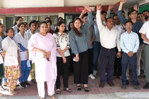 चिकित्सक से मारपीट मामला: भिवानी में ओपीडी सेवाएं बंद,130 में से 100 डॉक्टर छुट्टी पर