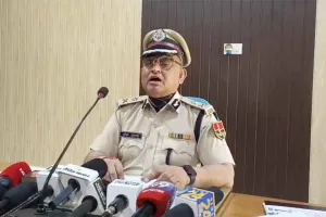 नाकाबन्दी के दौरान फरार हुए संदिग्ध से मुठभेङ, शख्स के पैर पर लगी गोली