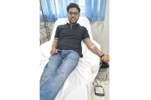 Patna: पटना के डॉ. राजेश इन्सां, जरूरतमंद परिवारों के लिए बने मसीहा, लगातार कर रहे रक्तदान