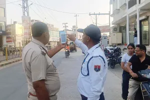 Hanumangarh Police: यातायात नियम तोड़ने वालों पर सख्ती, नशे में ड्राइविंग, तेज गति और बिना हेलमेट वाहन चालकों के खिलाफ कार्रवाई