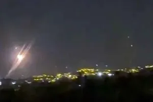 Lebanon-Israel Attack: खामेनेई की मौत के बाद अब लेबनान ने दागे इज़रायल पर रॉकेट व किये हवाई हमले