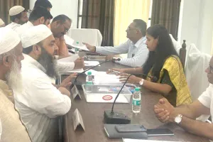 ईद पर नमाजियों को ईदगाह जाने से रोकने का आरोप, शिकायत