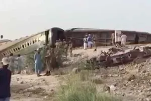 Pakistan Train Accident: पाकिस्तान में तेजगाम ट्रेन पटरी से उतरी, 26 यात्री घायल