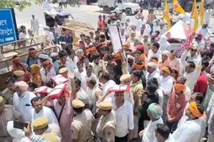 गोवंश को राष्ट्रीय दर्जा देने की मांग, एसडीएम को सौंपा ज्ञापन