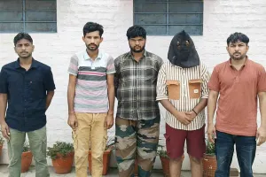 शराब ठेकों पर फायरिंग कर दहशत फैलाने वाली गैंग का पर्दाफाश, सरगना सहित 5 आरोपी गिरफ्तार