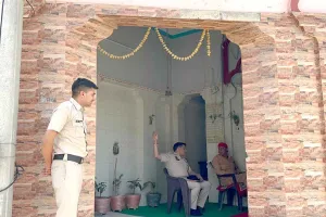 Durga Mata Temple: हांसी में दुर्गा माता मंदिर में चोरी, ताला तोड़ दानपात्र व इनवर्टर-बैटरी ले गए चोर; लोगों में रोष