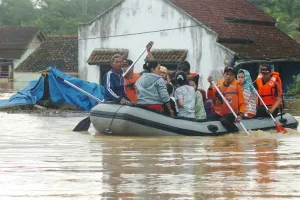 Indonesia Floods Impact: इंडोनेशिया में बाढ़ का कहर, हजारों लोग घर छोड़कर कर गए पलायन
