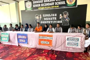 शिखर शिक्षा सदन सीनियर सेकेंडरी स्कूल, मीरापुर में इंटर हाउस अंग्रेज़ी वाद-विवाद प्रतियोगिता का सफल आयोजन