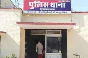 मोबाइल व किराना दुकान में सेंधमारी, हजारों का सामान व नकदी चोरी