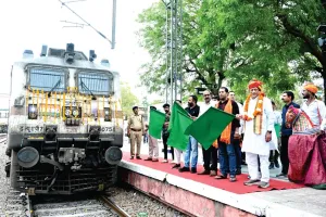 Tirth Yatra Yojana: वरिष्ठ नागरिक तीर्थ यात्रा योजना-2025 की आखिरी ट्रेन हुई रवाना